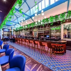 cafe en seine artificial plants